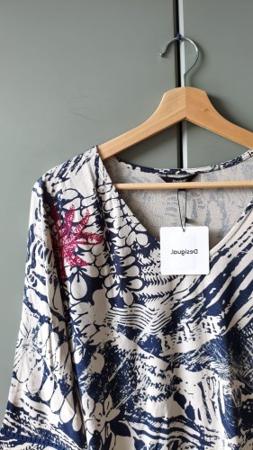 Desigual bluse i viskose med kunstnerisk print – billede 2