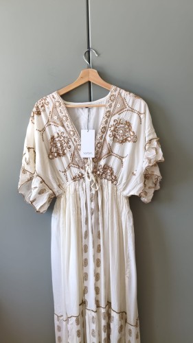 Sorbet kjole i viskose, boho-stil med broderi