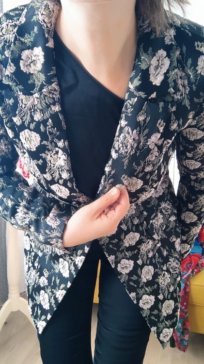 Naisten Dea Kudibal -bleiseri kukkakuvioilla – tyylikäs premium-jakku S, M
