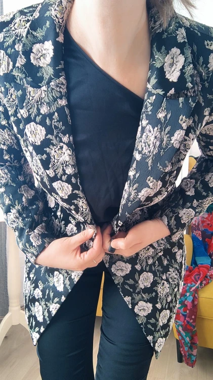 Damkavaj Dea Kudibal med blommönster – elegant premiumkavaj S, M – bild 6