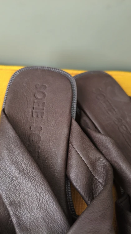 Skinntofflor för dam Sofie Schnoor – eleganta tofflor i äkta skinn – bild 6