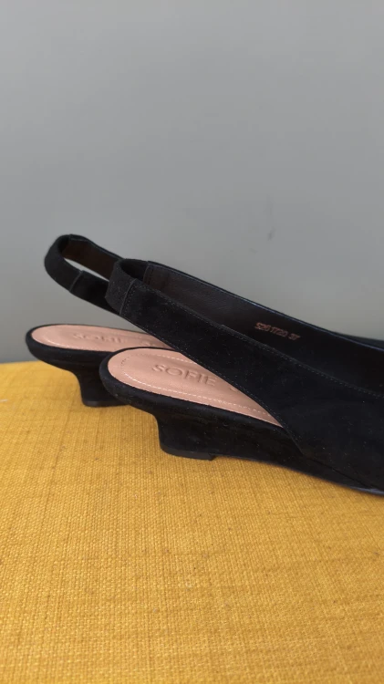 Skinnballerinor i damstorlek Sofie Schnoor – slingback-pumps med spetsig tå i äkta skinn – bild 6