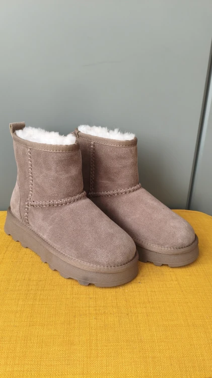 Snökängor i läder för dam från Sofie Schnoor – fodrade boots i mocka och läder