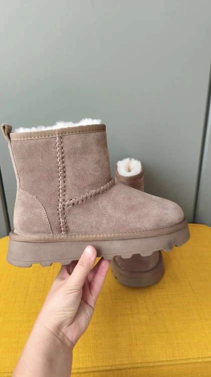 Snökängor i läder för dam från Sofie Schnoor – fodrade boots i mocka och läder – bild 2