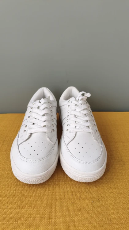 Valkoiset naisten nahkaiset sneakerit Sofie Schnoor – tyylikkäät nahkaiset urheilukengät – kuva 4