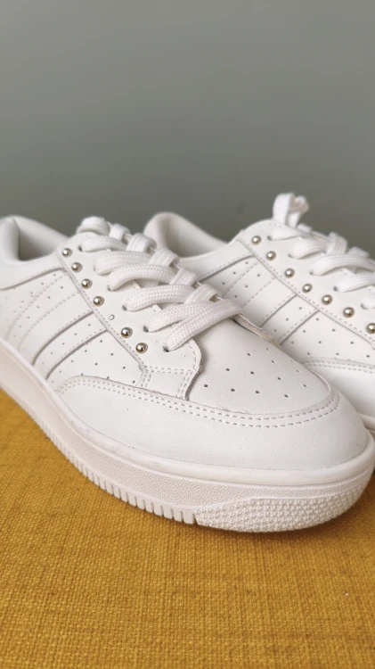 Valkoiset naisten nahkaiset sneakerit Sofie Schnoor – tyylikkäät nahkaiset urheilukengät – kuva 5