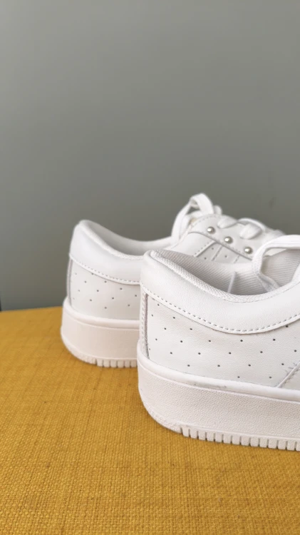 Vita läder-sneakers för dam från Sofie Schnoor – snygga sportskor i läder – bild 6