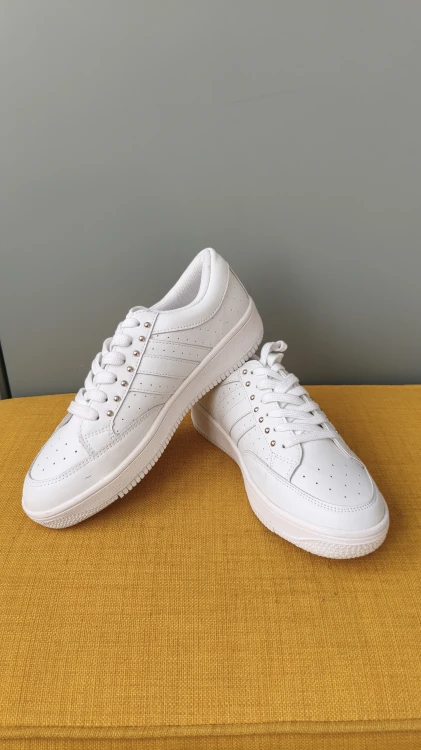 Vita läder-sneakers för dam från Sofie Schnoor – snygga sportskor i läder – bild 9