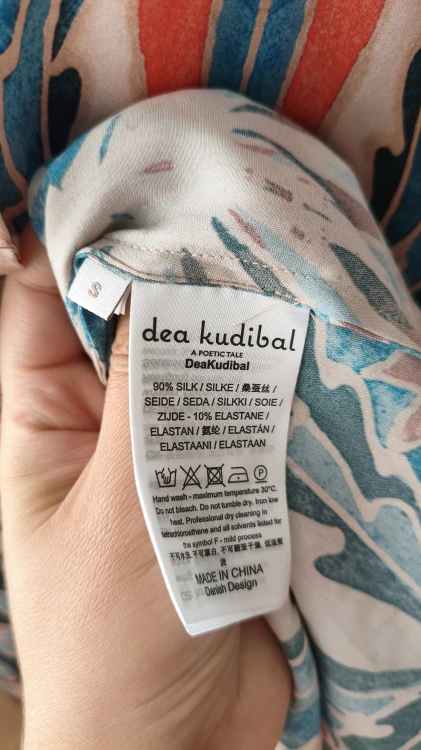 Dea Kudibal -silkkinen maksimekko taskuilla – pitkä kuvioitu silkkimekko – kuva 13
