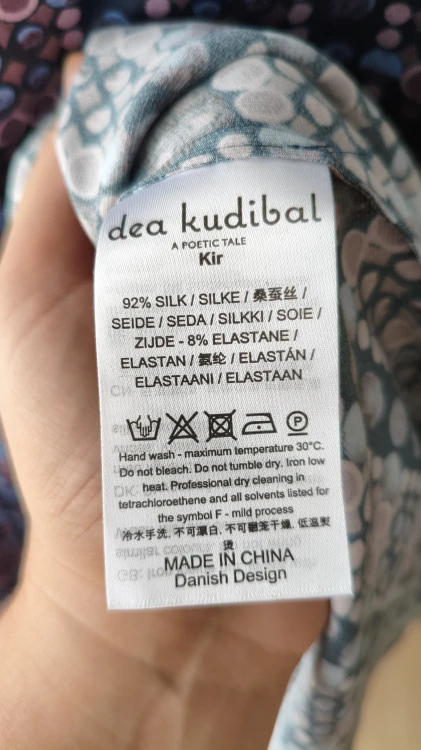 Dea Kudibal -silkkinen maksimekko – pitkä ja tyylikäs kuvioitu silkkimekko – kuva 13