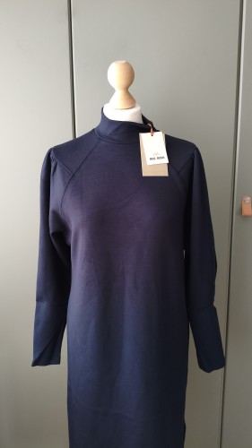 Sukienka damska Mos Mosh z wiskozy – elegancka sukienka midi z golfem – zdjęcie 2
