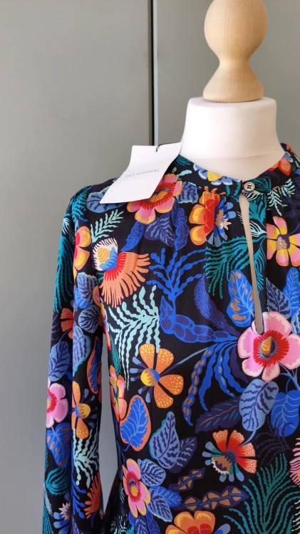 Dea Kudibal -silkkinen maksimekko kukkakuvioilla – pitkä kukkakuvioinen silkkimekko – kuva 13