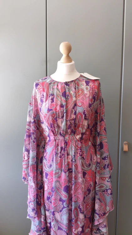 Dea Kudibal -silkkinen maksimekko alushameella – pitkä silkkimekko paisley-kuvioinnilla – kuva 22