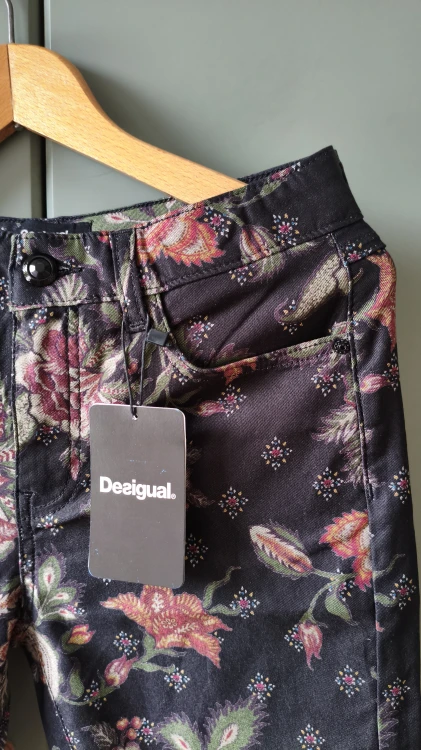Bomullsbyxor för dam Desigual med blommor – feminina byxor med blommönster – bild 4