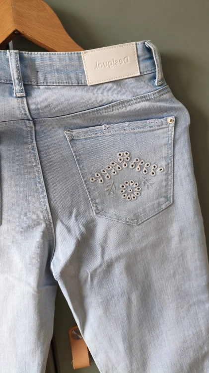 Desigual jeans i bomull för dam med dekorativ detalj – äkta Desigual-jeans – bild 6