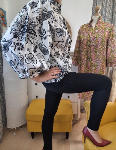 Bomullsblus för dam Dea Kudibal med mönster – elegant blus av bomull – bild 2