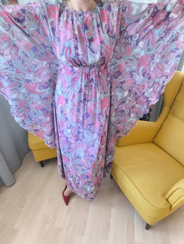 Dea Kudibal -silkkinen maksimekko alushameella – pitkä silkkimekko paisley-kuvioinnilla – kuva 2