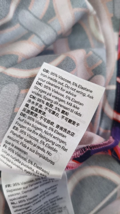 Damklänning Dea Kudibal i viskos – feminin lång mönstrad klänning – bild 8