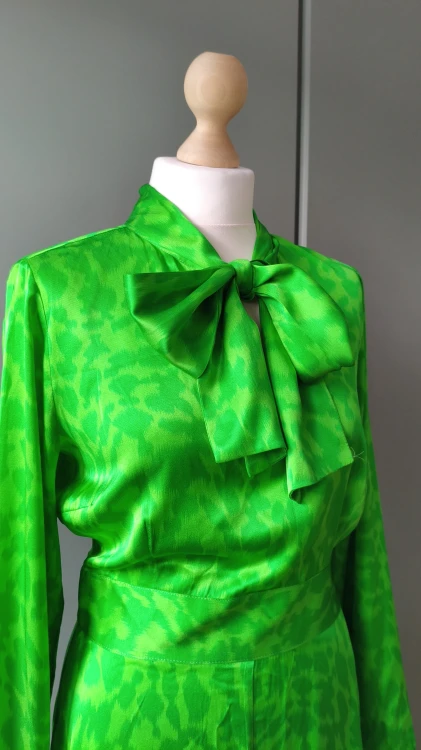 Dea Kudibal -silkkimekko – tyylikäs premium-mekko rusetilla – kuva 8
