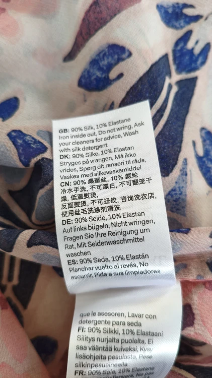 Dea Kudibal sidenblus med underklänning i viskos – elegant premiumblus – bild 9
