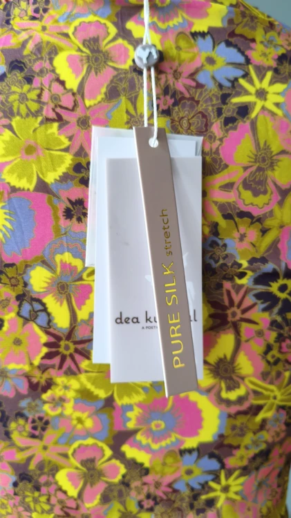 Dea Kudibal -silkkimekko – naisellinen premium-mekko – kuva 9