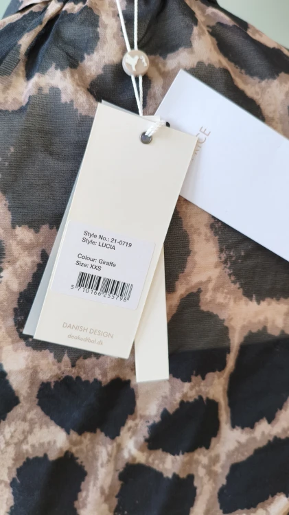 Sidenblus Dea Kudibal med underklänning – elegant premiumblus – bild 8
