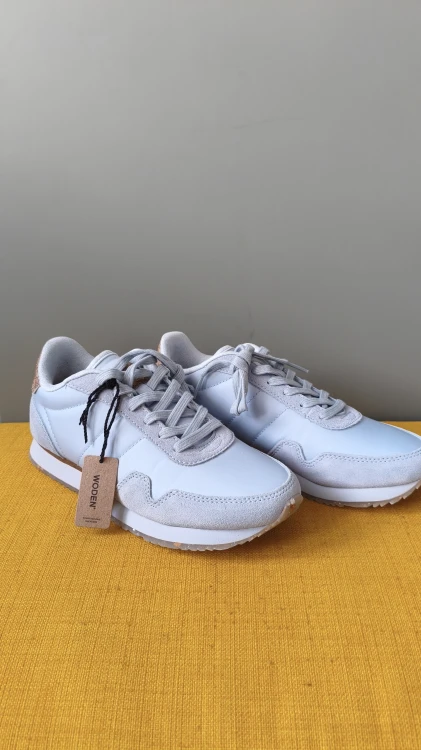 WODEN sneakers i skinn – damskor i sportig premiummodell – bild 2