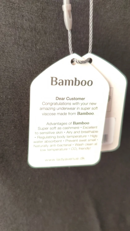 Lady Avenue – czarna koszula nocna na ramiączkach, miękka halka damska do spania – zdjęcie 9