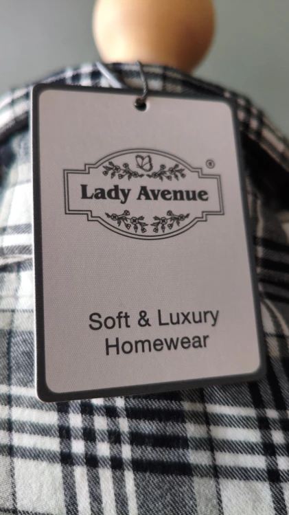 Lady Avenue – natskjorte i ternet bomuld med krave, natkjole til damer med knapper – billede 7