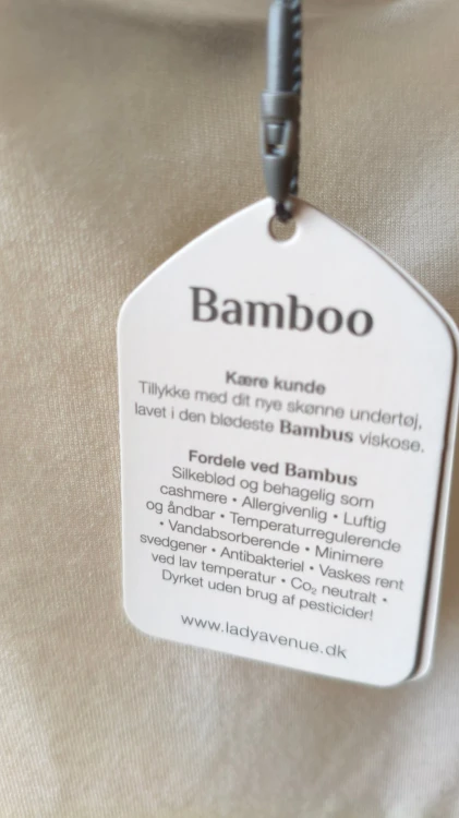 Lady Avenue – cremefarvet natkjole til damer med stropper, glat underkjole i bambusviskose – billede 5