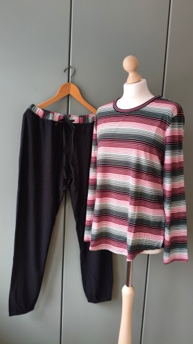 Lady Avenue – pehmeä naisten pyjama bambuviskoosista, mukava yöpukusetti nukkumiseen ja kotiin
