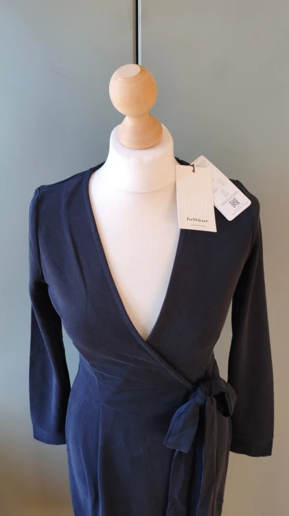 InWear – elegant dameskjole, slå-om-kjole med bindebånd, premium kjole fra dansk mærke – billede 9