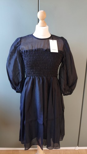 InWear – elegancka sukienka damska z marszczonym topem, markowa sukienka premium