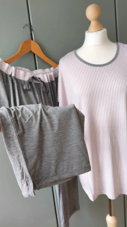 Lady Avenue – mjuk tvådelad dampyjamas, set för sömn och avkoppling hemma – bild 2