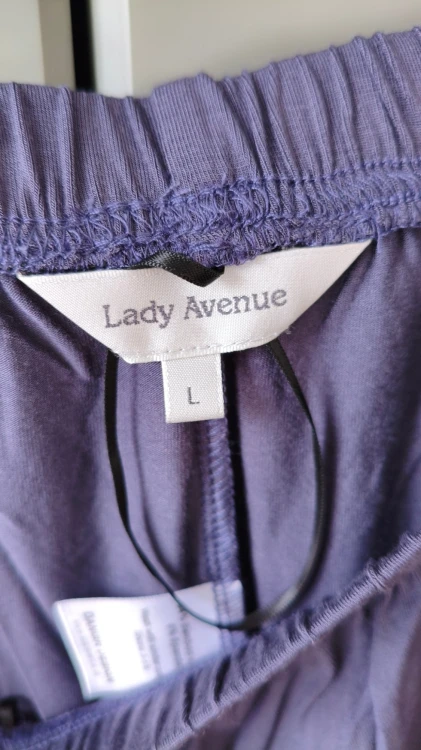 Lady Avenue – pehmeä naisten pyjama bambuviskoosista, pyjamasetti nukkumiseen ja kotikäyttöön – kuva 9