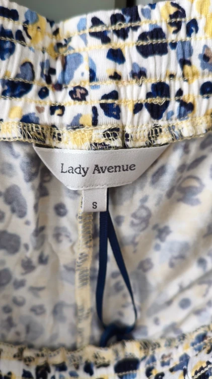 Lady Avenue – miękka piżama damska z wiskozy bambusowej, komplet do spania top i szorty – zdjęcie 6