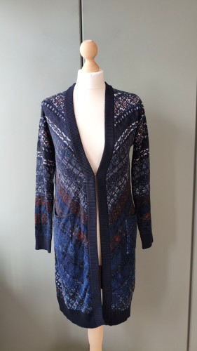 Desigual – długi sweter damski wełniany rozpinany, kardigan z kieszeniami