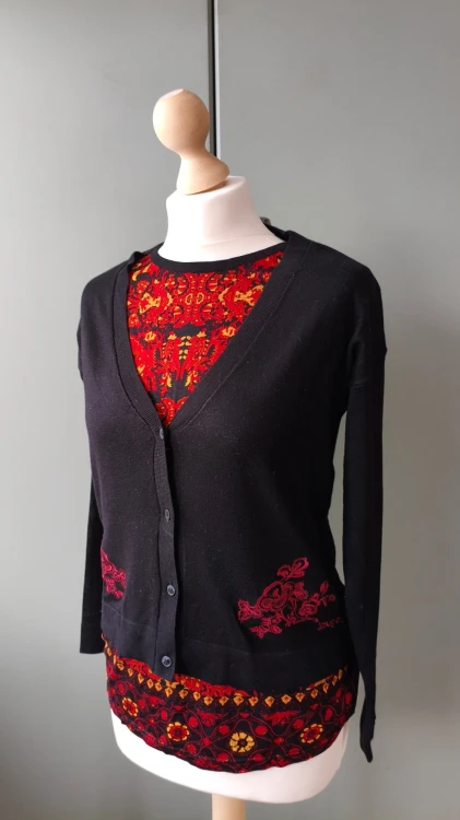 Desigual – elegant damkardigan med 2-i-1-effekt, knäppt tröja – bild 3