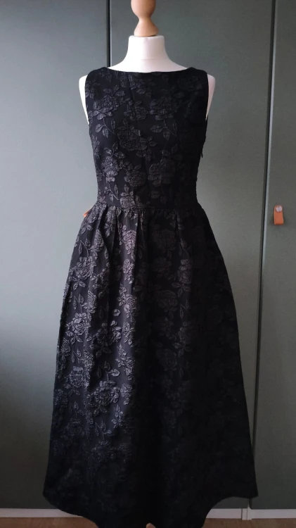 Kaffe – elegant blommig jacquardklänning för dam, exklusiv utsvängd aftonklänning