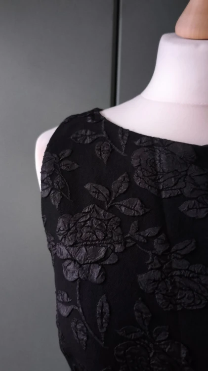 Kaffe – elegant blommig jacquardklänning för dam, exklusiv utsvängd aftonklänning – bild 4