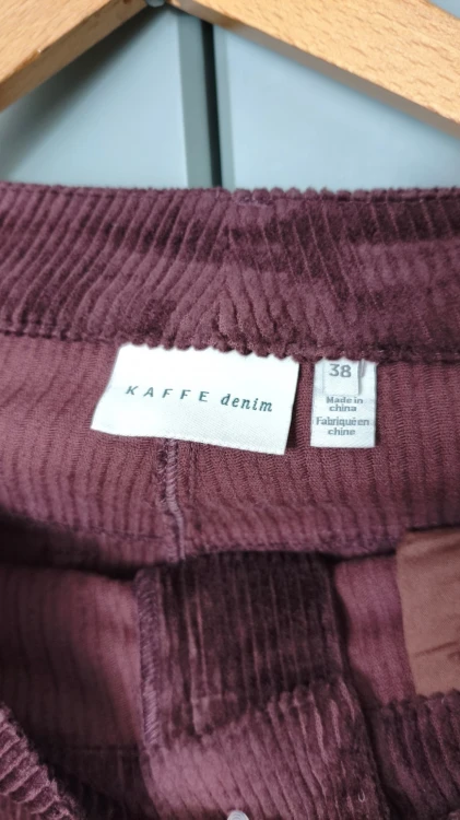 Kaffe – bawełniana spódnica damska sztruksowa z kieszeniami, wygodna spódnica premium – zdjęcie 5