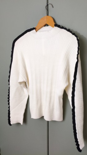 Kaffe – damski sweter z falbankami, elegancka bluzka z długim rękawem premium – zdjęcie 2