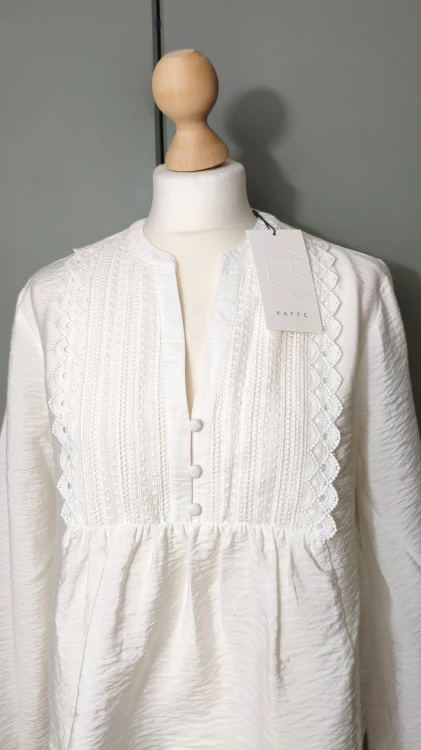 Kaffe – bekväm damblus med spets, elegant damtunika från det danska märket – bild 2