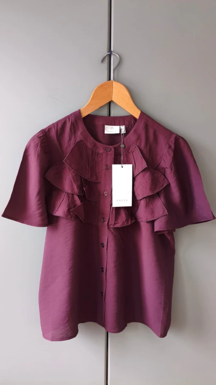 Kaffe – elegant damebluse med flæser, skjortebluse med knapper i premiumkvalitet