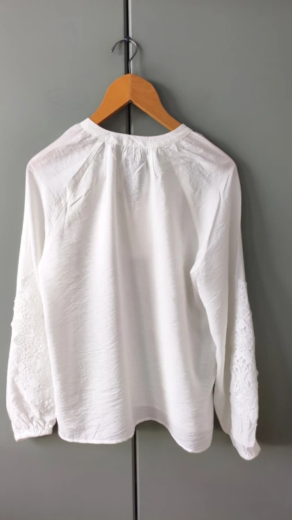 Kaffe – blondedamebluse med snøring, elegant dameskjorte med dekorative indsatser – billede 5
