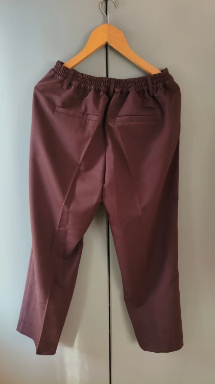 Kaffe – eleganckie spodnie damskie z gumką w pasie, wygodne spodnie materiałowe w kant – zdjęcie 4