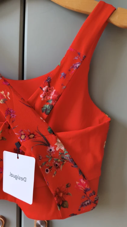 Desigual-bikiniyläosa punaisella kukkakuviolla – kuva 4