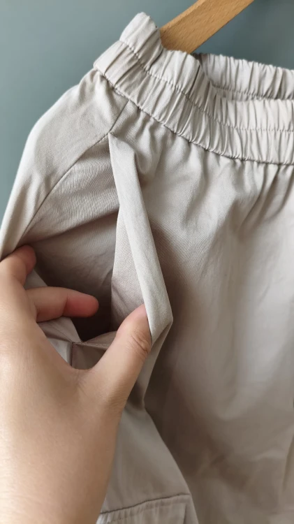 Kjol i bomull från Masai med fickor i beige – bekväm och modern – bild 3
