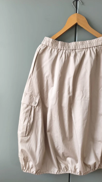 Kjol i bomull från Masai med fickor i beige – bekväm och modern – bild 8