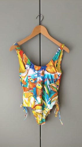 Farverig Desigual badedragt med tropisk print